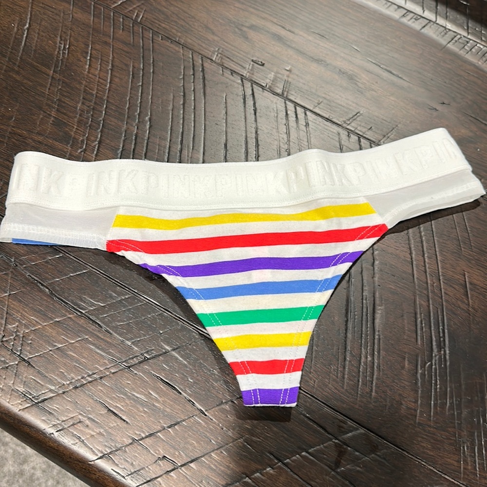 NWOT VS PINK thong